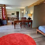 Les Lavandieres De Hotel
