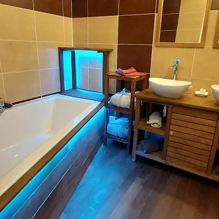 Les Lavandieres De Hotel 4*