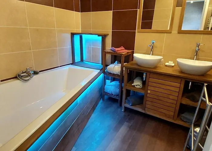 Les Lavandieres De Hotel 4*